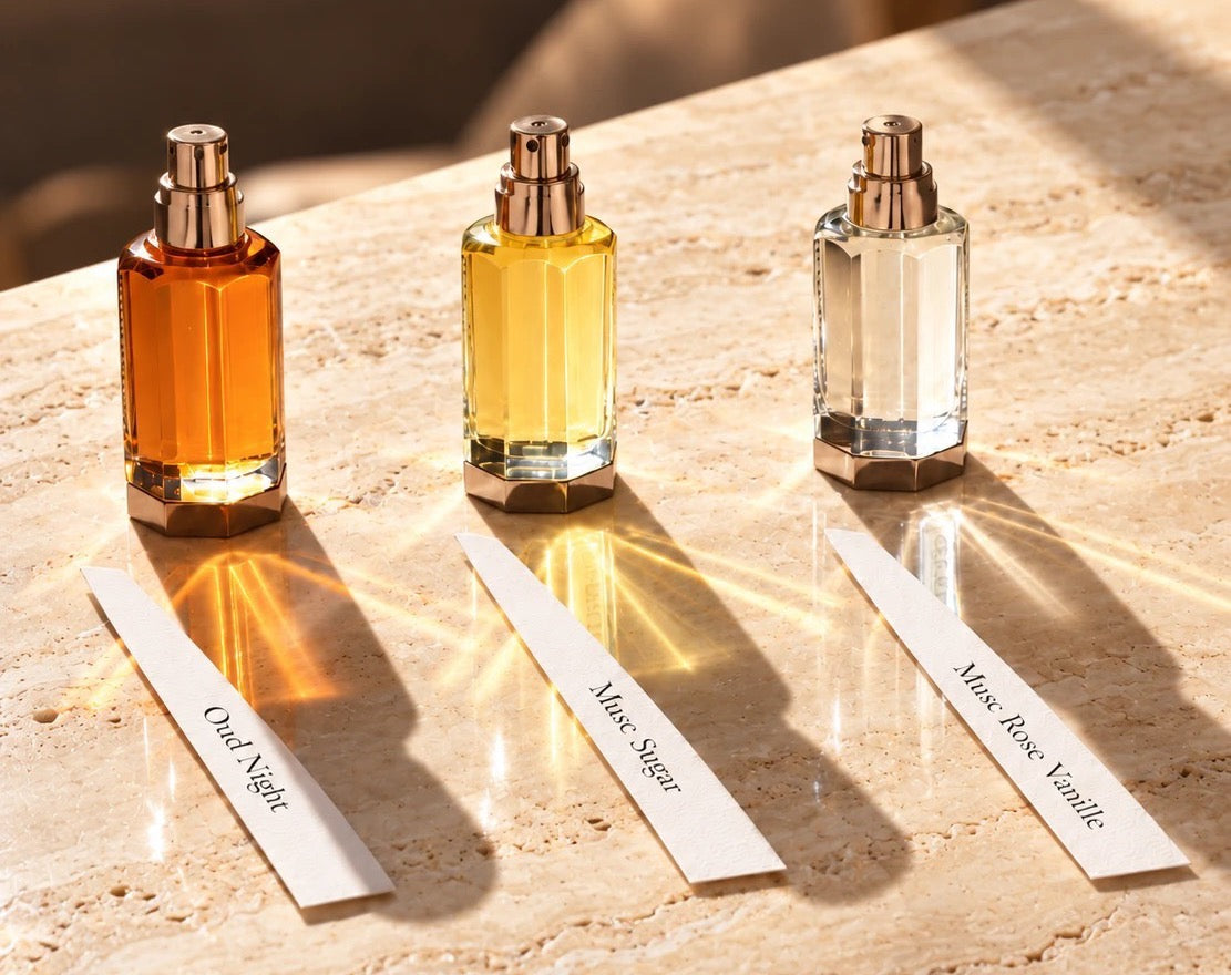 Trois flacons de parfum et leurs mouillettes : Oud Night, Musc Sugar, Musc Rose Vanille